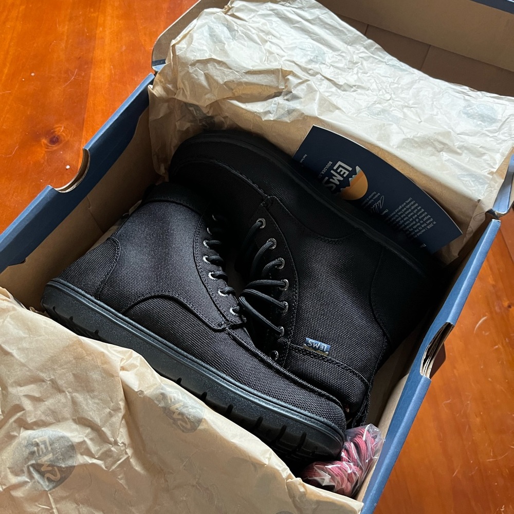 Lems Boulder Boot in black, NWT